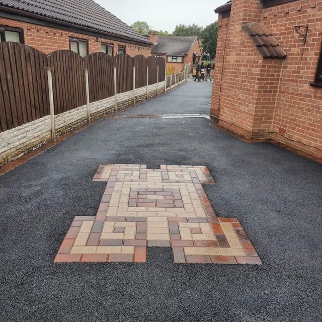 tarmacked driveway with block paving feature